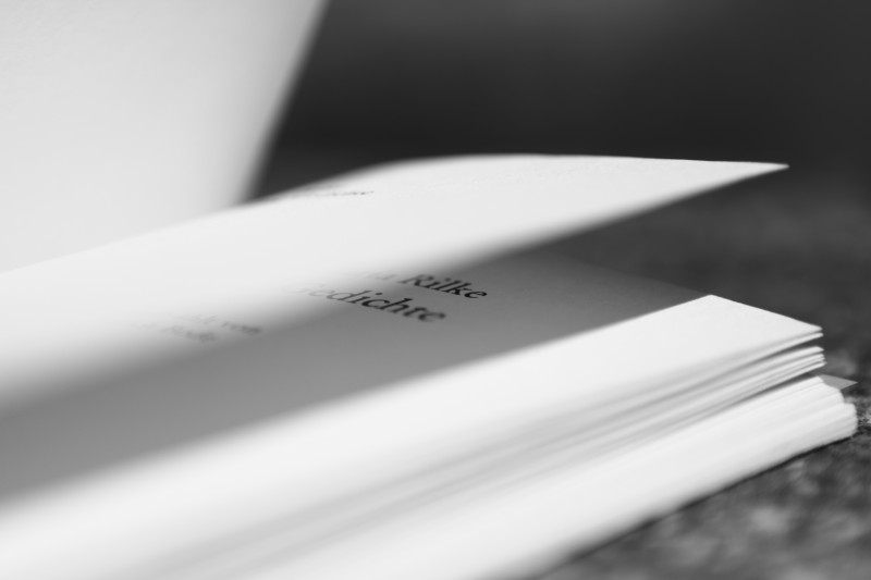 pages de livre, Rilke Gedichte, flou, noir-blanc