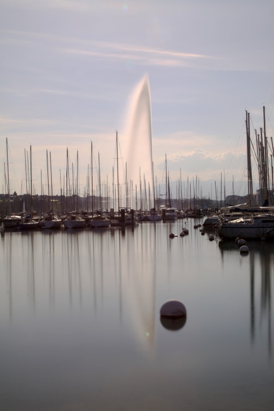 jet d'eau, pause longue de jour, reflet dans le lac