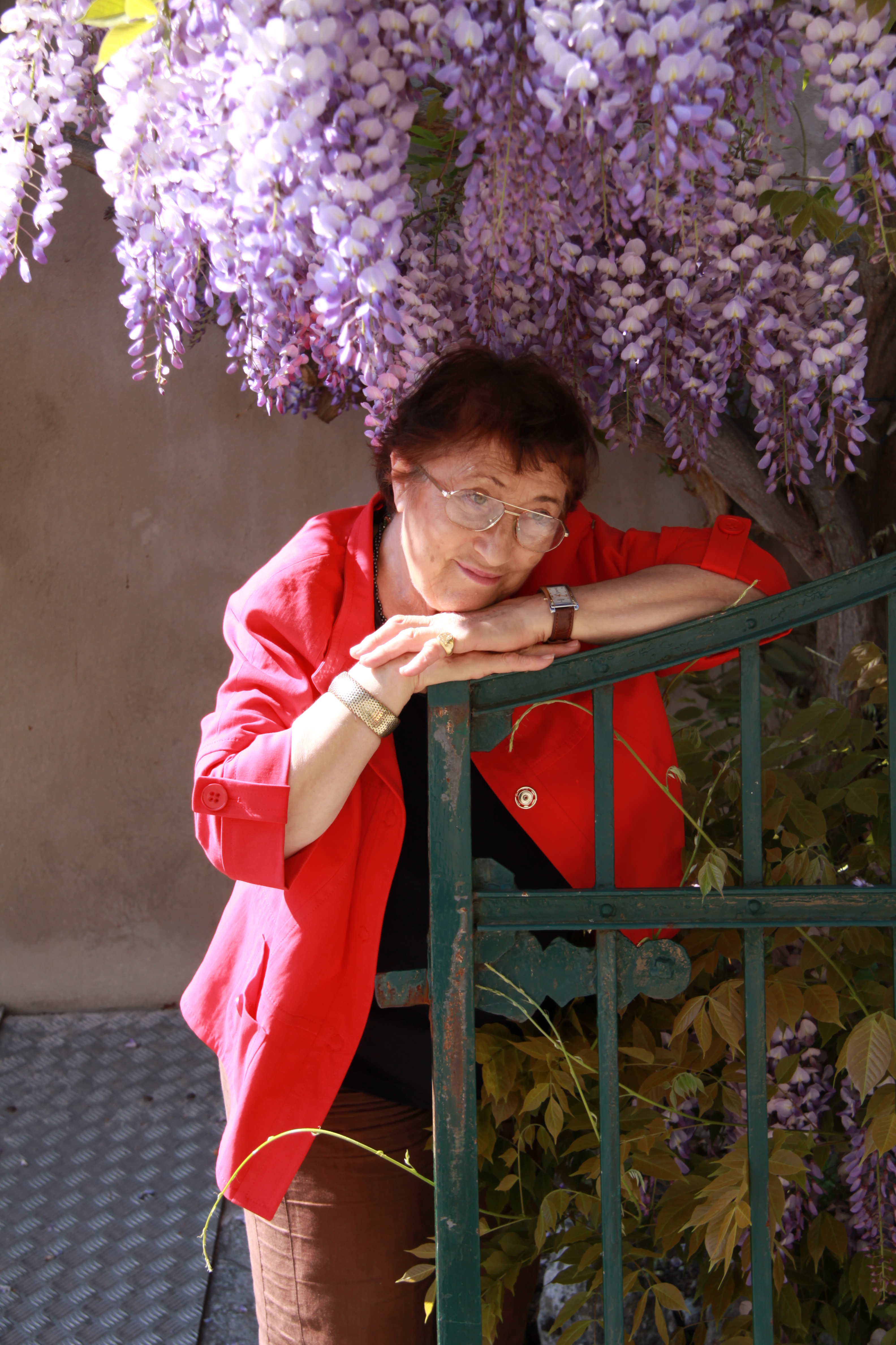 portrait de femme sous du lila